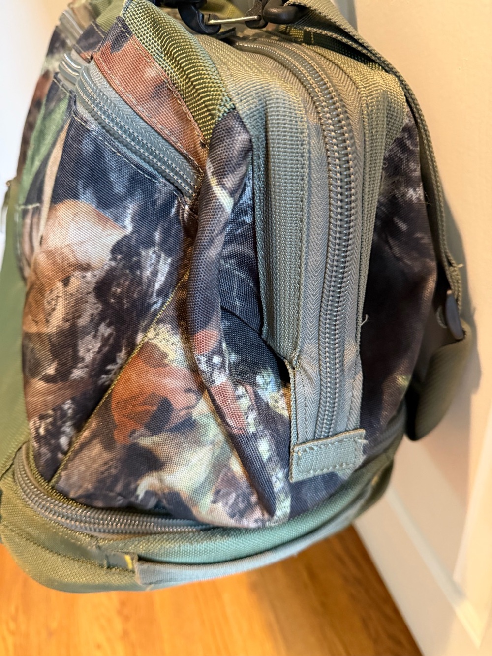 Fishpond Large Camo Duffle Bag - Green. Mint condition - Picture 4 of 12